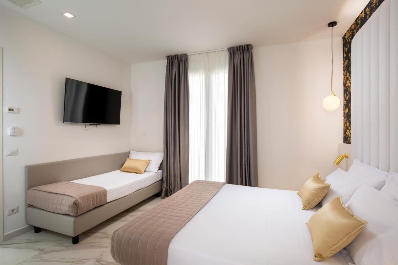 Hotel Cenisio Ріміні Екстер'єр фото