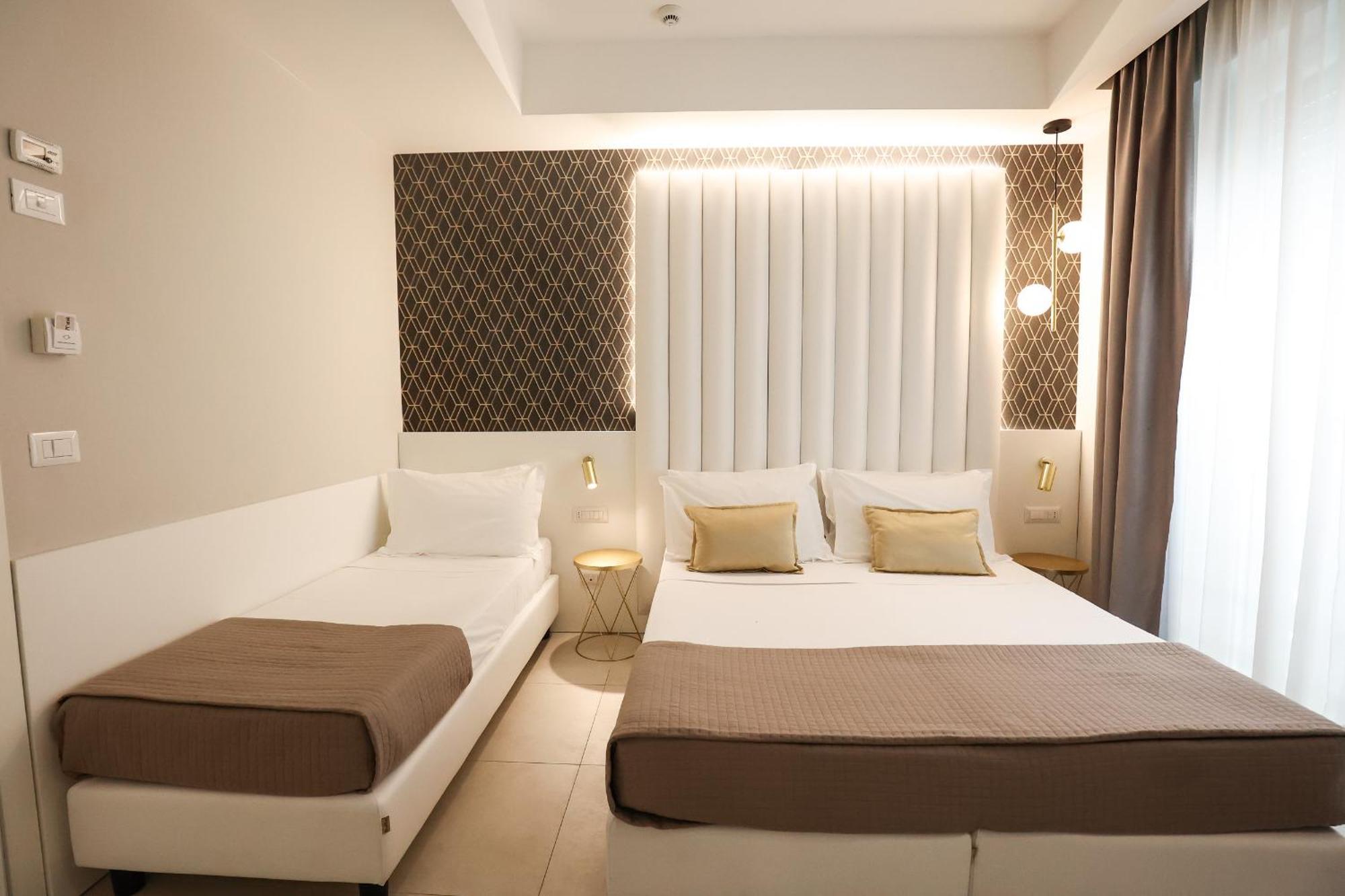 Hotel Cenisio Ріміні Екстер'єр фото