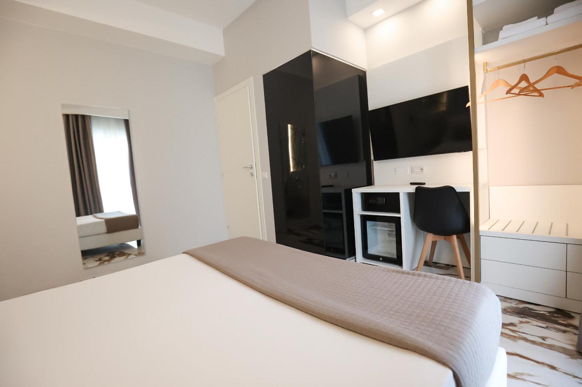 Hotel Cenisio Ріміні Екстер'єр фото