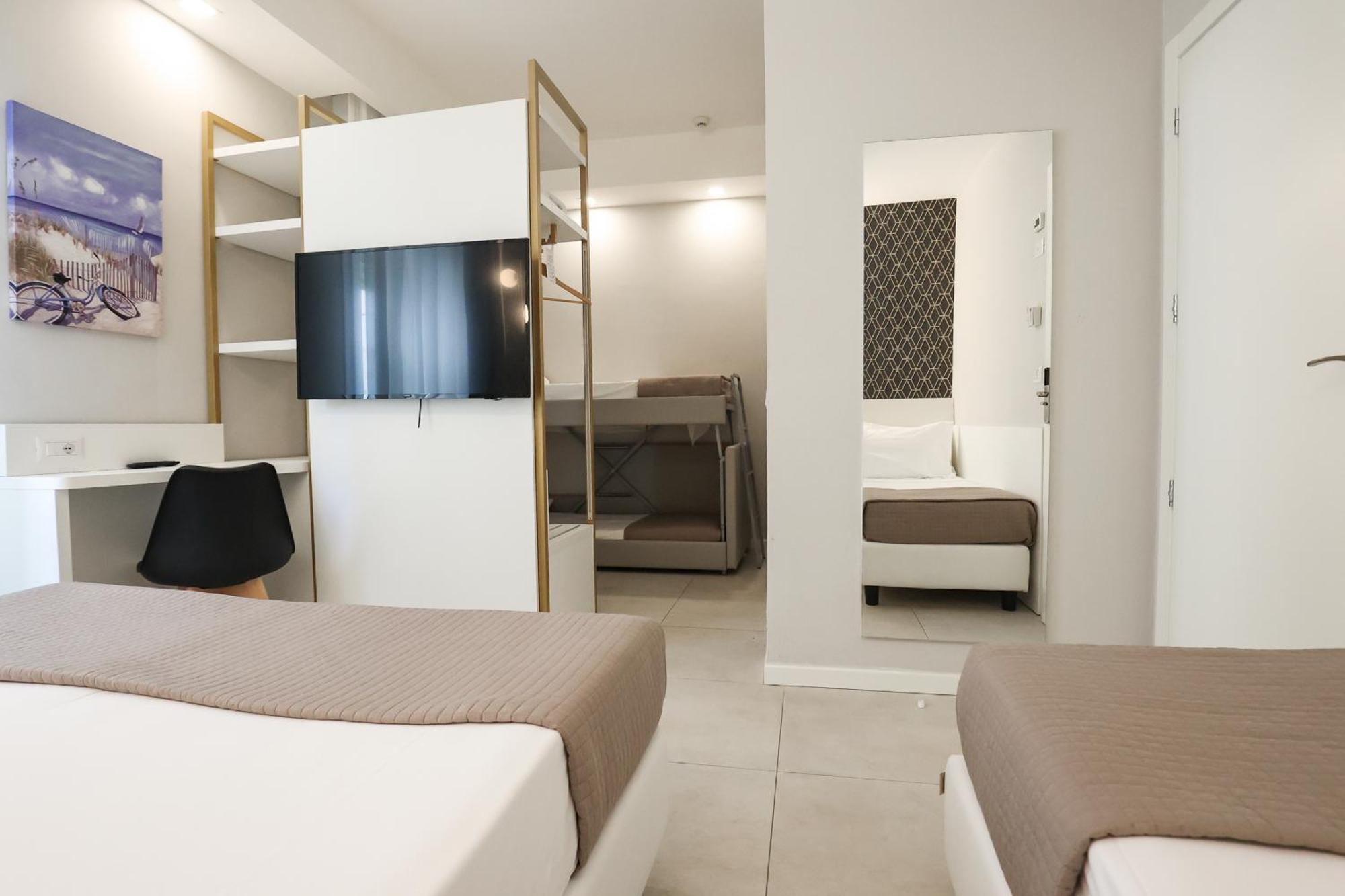 Hotel Cenisio Ріміні Екстер'єр фото