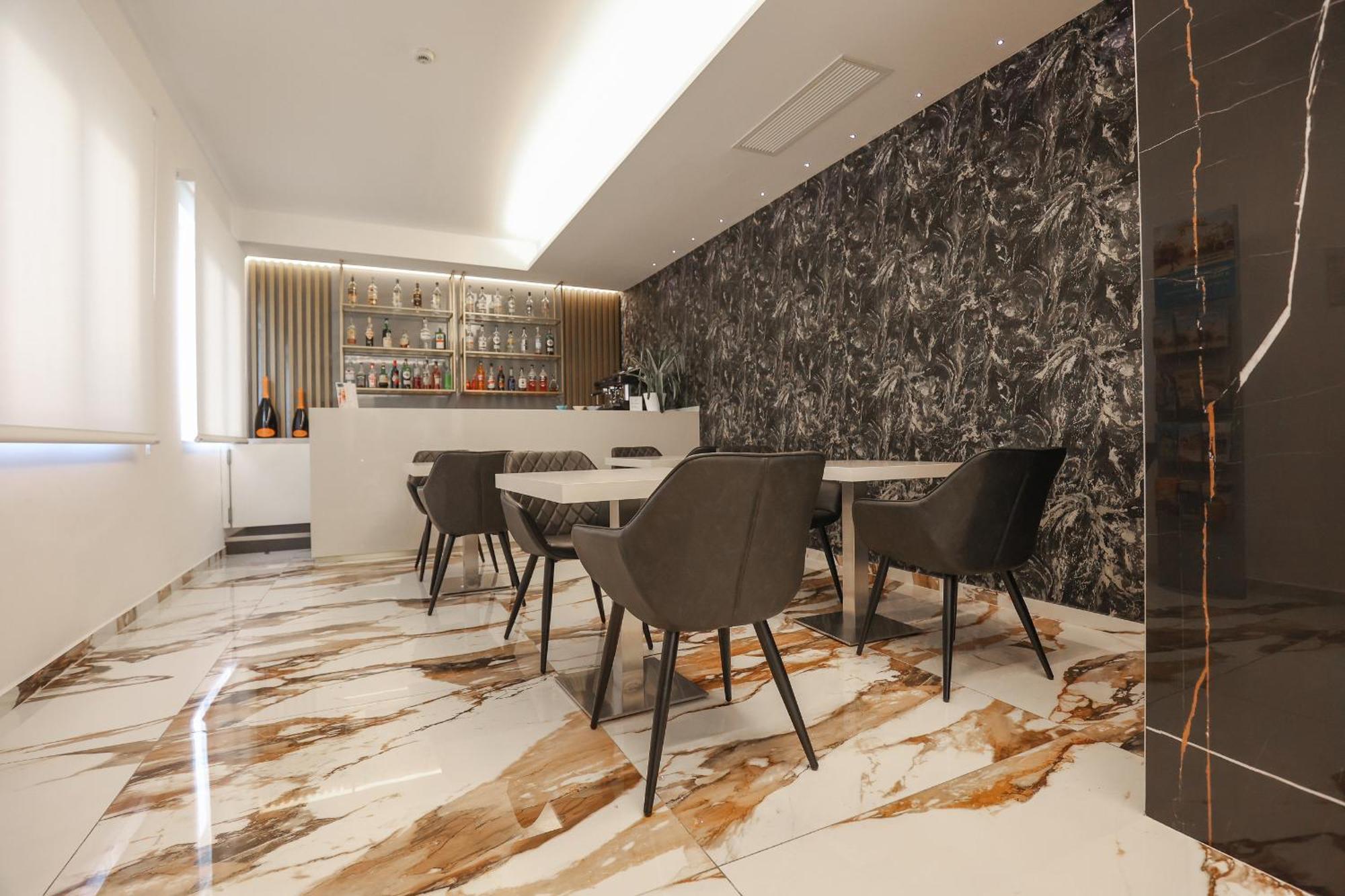 Hotel Cenisio Ріміні Екстер'єр фото
